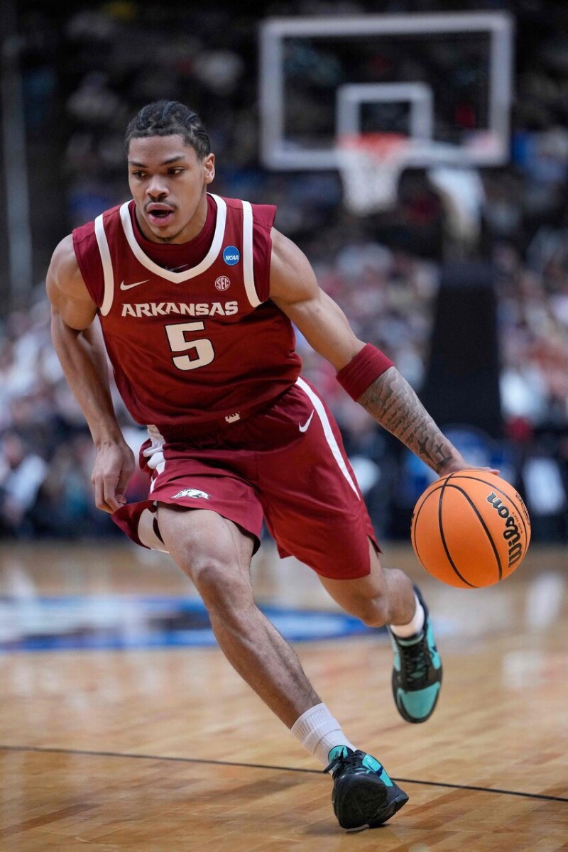 与偶像艾佛森成忘年之交 阿肯色后卫阿库夫预约乐透区