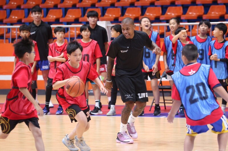 看好马刺今年夺冠 汤玛斯谈GOAT：我永远都选Kobe