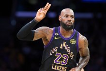 詹姆斯生涯助攻数创里程碑 湖人连胜抢下首轮主场优势