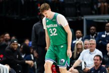 新人王热门伤退！状元佛雷格菜鸟球季最终战扭伤脚踝