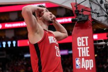 森根精神喊话激励火箭士气 还问汤普森：我的英文讲得好吗？