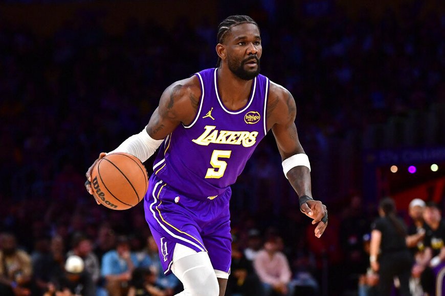 统治禁区狂摘10进攻篮板 湖人艾顿：季后赛没偷懒空间