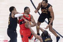 巴瑞特谈末节捡球冲突 直言哈登行为「很不尊重」