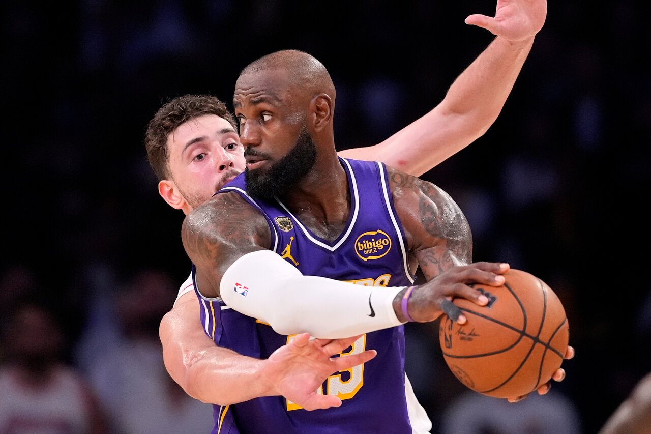 讨厌看湖人比赛 欧尼尔怒批：关键时刻只会英雄球