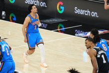 马刺开赛15：0白忙 雷霆板凳狂飙76分系列赛2：1反超