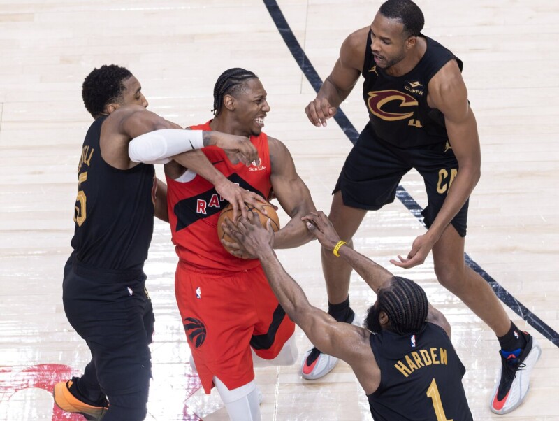 巴瑞特谈末节捡球冲突 直言哈登行为「很不尊重」