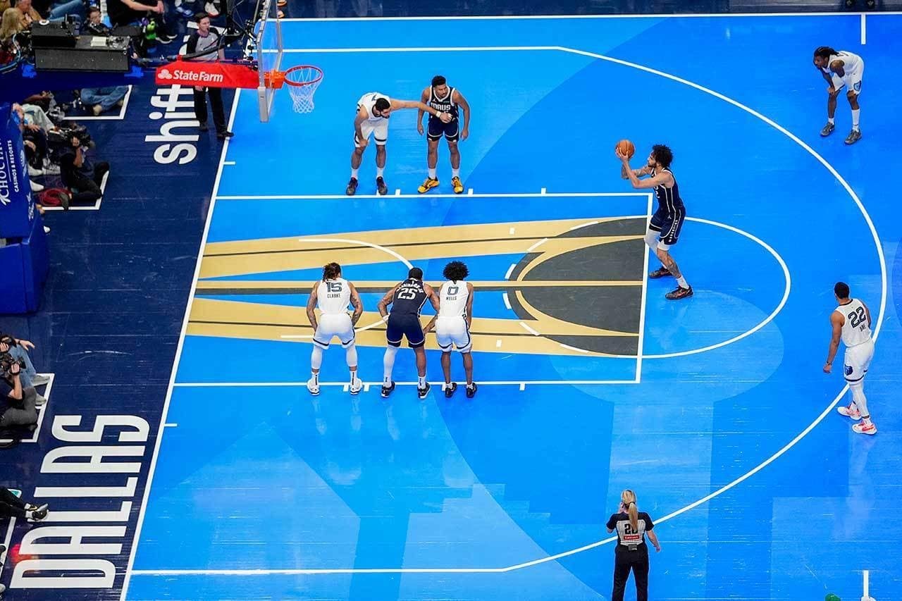 NBA杯8强淘汰赛明燃战火 独行侠中锋:像在打NCAA NBA杯8强淘汰赛明燃战火 独行侠中锋:像在打NCAA