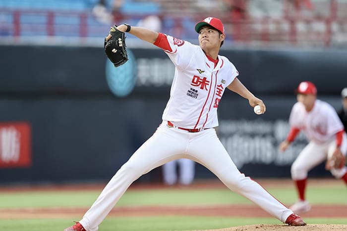 影/缅怀徐生明 味全龙全队著85号球衣 影/缅怀徐生明 味全龙全队著85号球衣