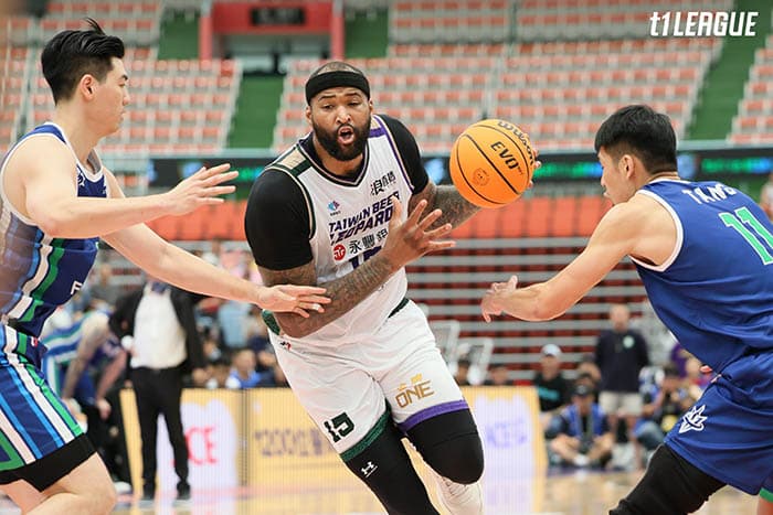 T1联盟/卡森斯双10加持 云豹队史首场季后赛力退海神 T1联盟/卡森斯双10加持 云豹队史首场季后赛力退海神