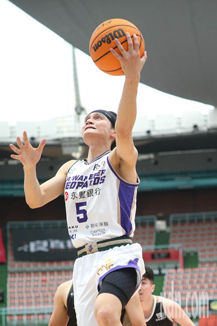 影/卡森斯返台后首战 25分带领云豹五连胜 影/卡森斯返台后首战 25分带领云豹五连胜