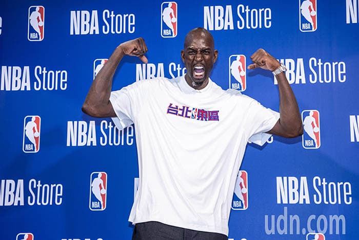 影／NBA STORE全新开幕 传奇球星贾奈特现身站台剪彩