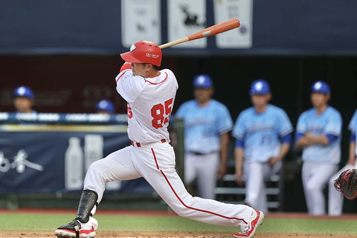 影/缅怀徐生明 味全龙全队著85号球衣 影/缅怀徐生明 味全龙全队著85号球衣