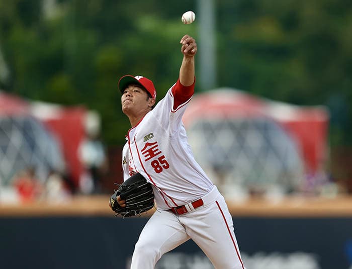 影/缅怀徐生明 味全龙全队著85号球衣 影/缅怀徐生明 味全龙全队著85号球衣