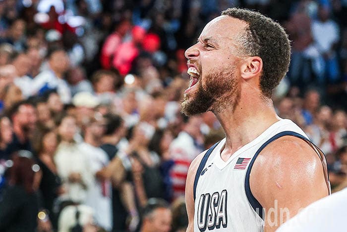 奥运图辑／篮球美国险胜塞尔维亚 库里狂飙36分