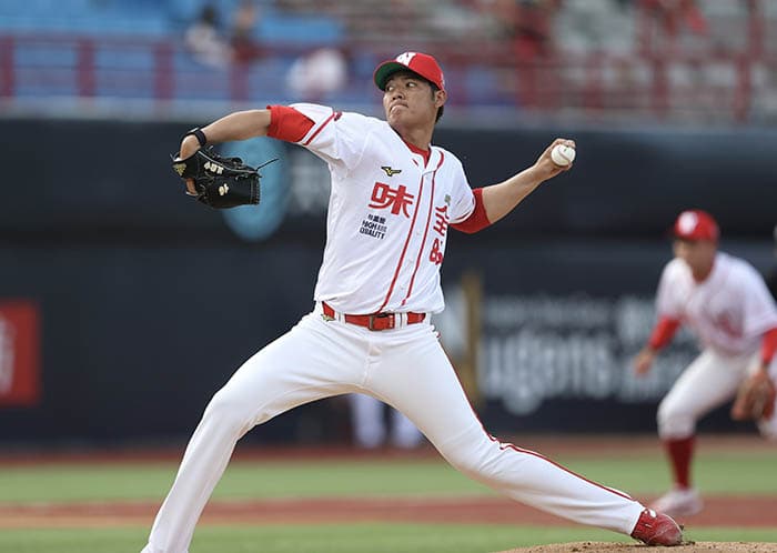 影/缅怀徐生明 味全龙全队著85号球衣 影/缅怀徐生明 味全龙全队著85号球衣