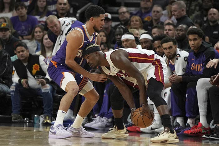 巴特勒搞笑失误送太阳6连胜 西区三雄并列第1 巴特勒搞笑失误送太阳6连胜 西区三雄并列第1