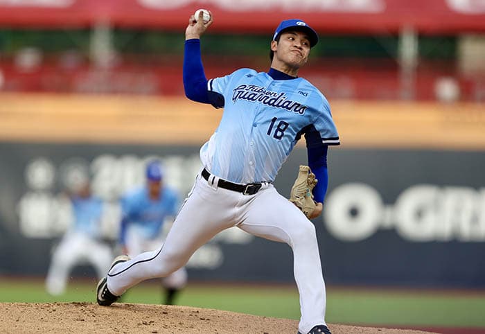 影/缅怀徐生明 味全龙全队著85号球衣 影/缅怀徐生明 味全龙全队著85号球衣