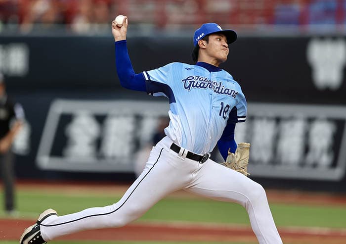 影/缅怀徐生明 味全龙全队著85号球衣 影/缅怀徐生明 味全龙全队著85号球衣