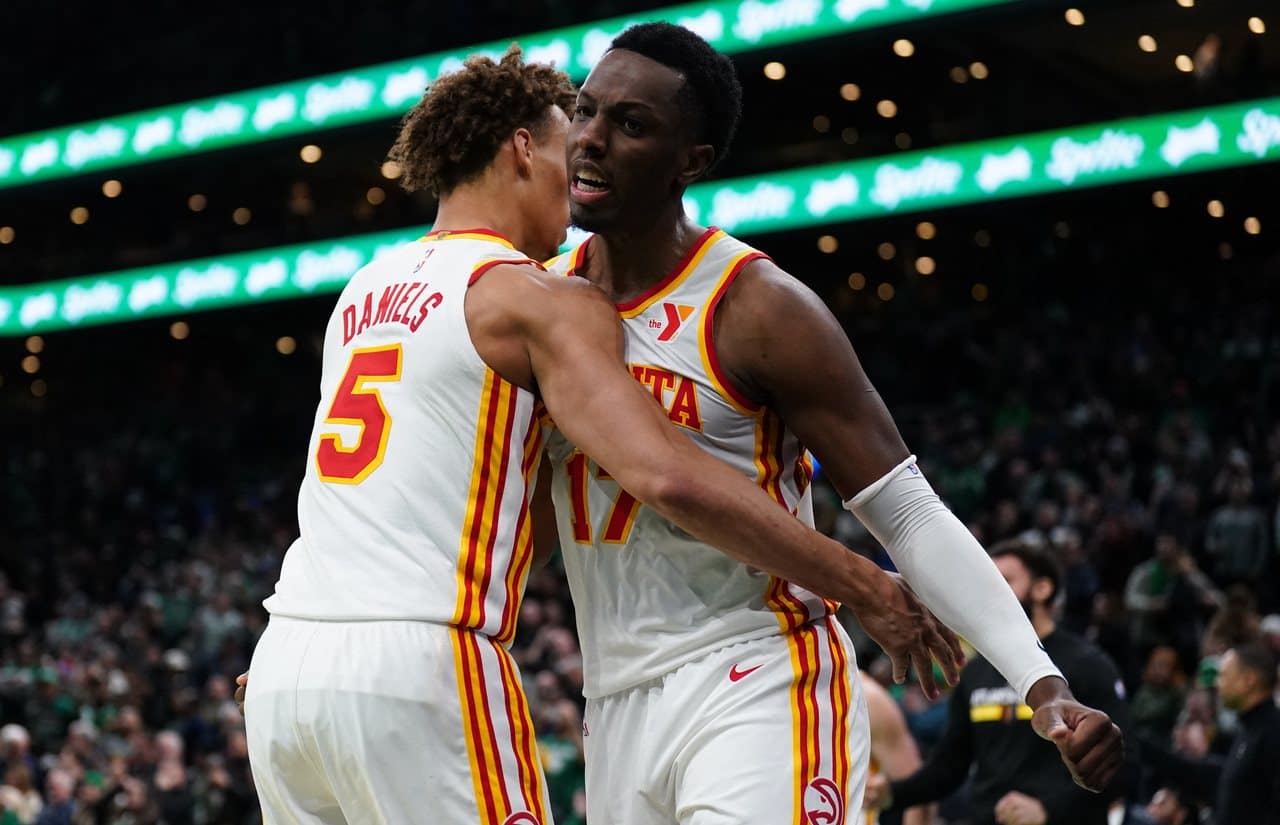 欧康古关键补篮 少杨恩的老鹰退绿衫军NBA杯夺首胜 欧康古关键补篮 少杨恩的老鹰退绿衫军NBA杯夺首胜