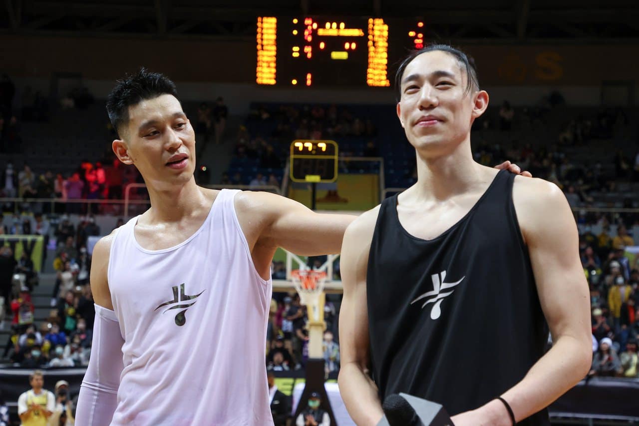 林书豪林书纬兄弟梦幻联手 连置物柜都要紧邻 林书豪林书纬兄弟梦幻联手 连置物柜都要紧邻