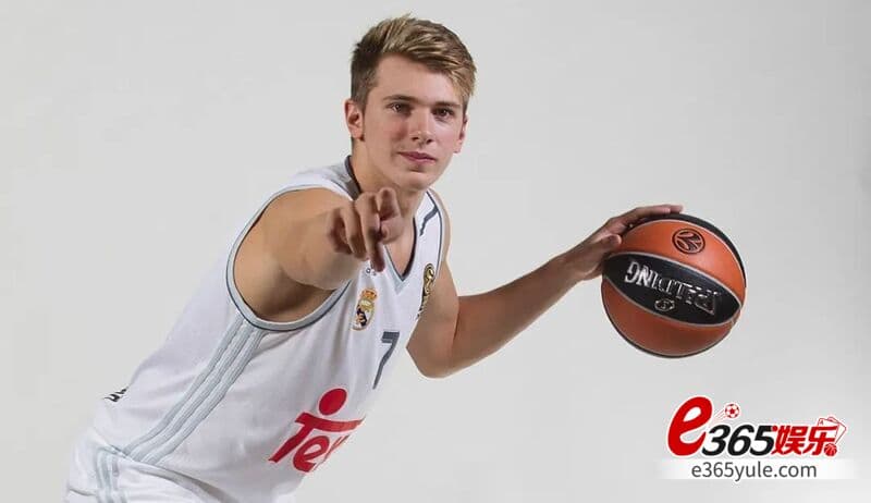 东契奇77号球衣跟中国有关吗？东契奇小时候的鲜肉模样