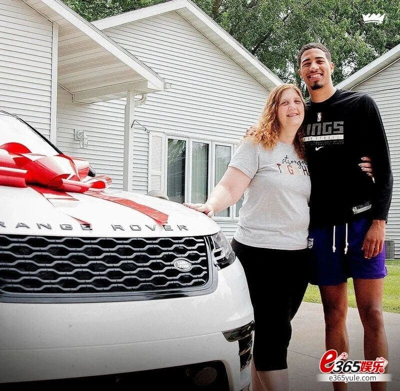 新生代出头第一控卫哈利伯顿出头！也叫他哈利波特