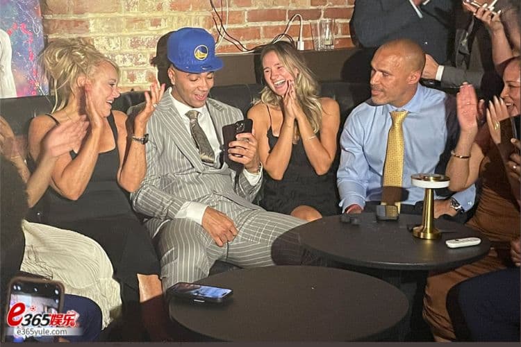 NBA美国职篮金州勇士杰克逊-戴维斯背负的童年创痕，行走的奇迹！（上）