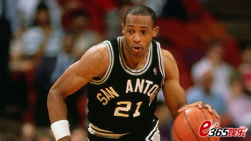 马刺队史前25位｜埃尔文-罗伯特森(1984-89)