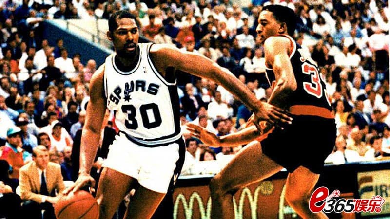 马刺队史前25位｜迈克-米切尔(1981-1988)