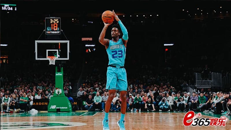 黄蜂在NBA球员交易市场正式官宣裁掉后卫科比-西蒙斯 黄蜂在NBA球员交易市场正式官宣裁掉后卫科比-西蒙斯