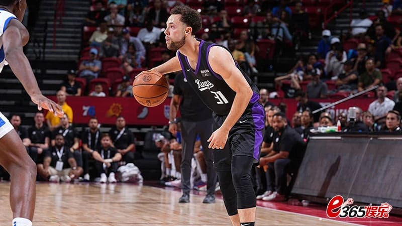 曝国王已将乔丹-福特转化为双向合同球员 曝国王已将乔丹-福特转化为双向合同球员