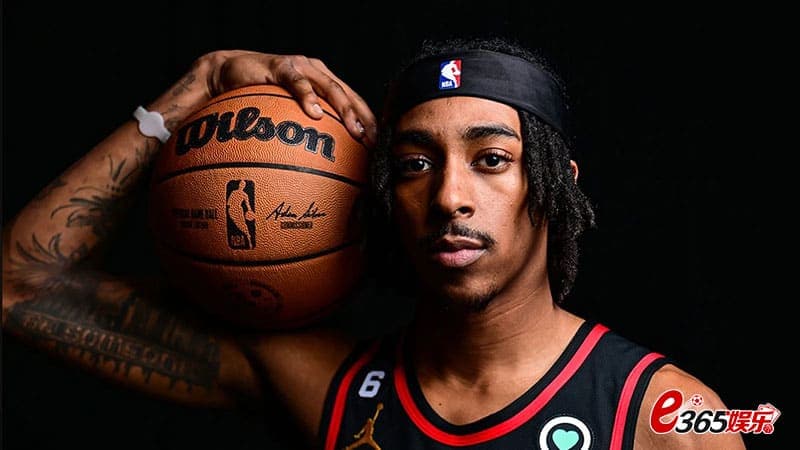 曝勇士与多诺万-威廉姆斯签下训练营合同 曝勇士与多诺万-威廉姆斯签下训练营合同