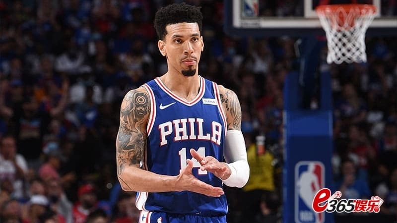 以一年合约签回老将丹尼-格林