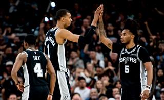NBA西决G1：马刺双加时胜雷霆抢占先机