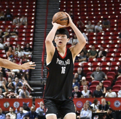 杨瀚森抵达拉斯维加斯：11日率开拓者夏联首战太阳