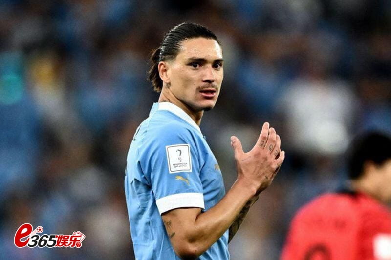 世界杯五冠王首吞败,巴西不敌乌拉圭0-2,内马尔伤退 世界杯五冠王首吞败,巴西不敌乌拉圭0-2,内马尔伤退