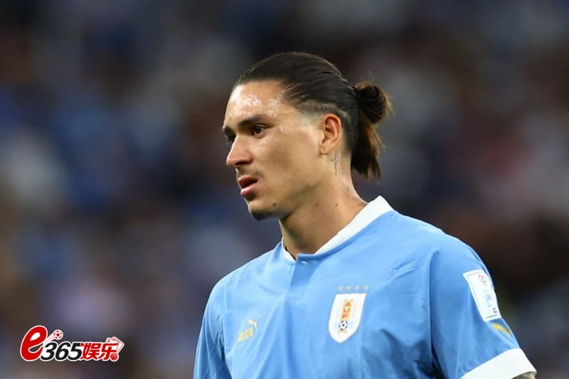 世界杯五冠王首吞败,巴西不敌乌拉圭0-2,内马尔伤退 世界杯五冠王首吞败,巴西不敌乌拉圭0-2,内马尔伤退