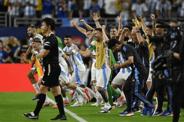 美洲杯巅峰对决:阿根廷激战哥伦比亚,梅西领衔卫冕荣耀之路! 美洲杯巅峰对决:阿根廷激战哥伦比亚,梅西领衔卫冕荣耀之路!