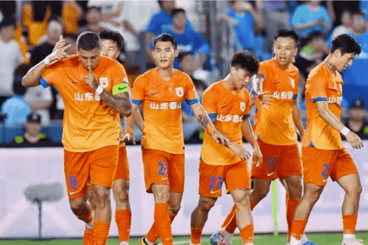 中超第20轮焦点大战:河南队VS山东泰山 绿茵烽火,谁主沉浮? 中超第20轮焦点大战:河南队VS山东泰山 绿茵烽火,谁主沉浮?