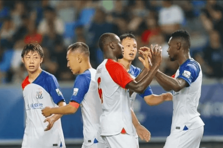 中超武汉三镇VS上海申花：绿茵场上的智勇较量